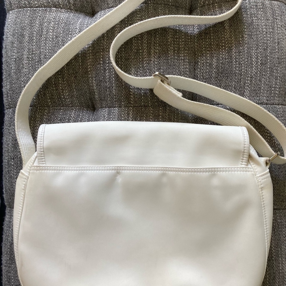 Vintage Longchamp White Shoulder Bag with Adjustable Strap and Minimalist Design - Picture 2 of 14
